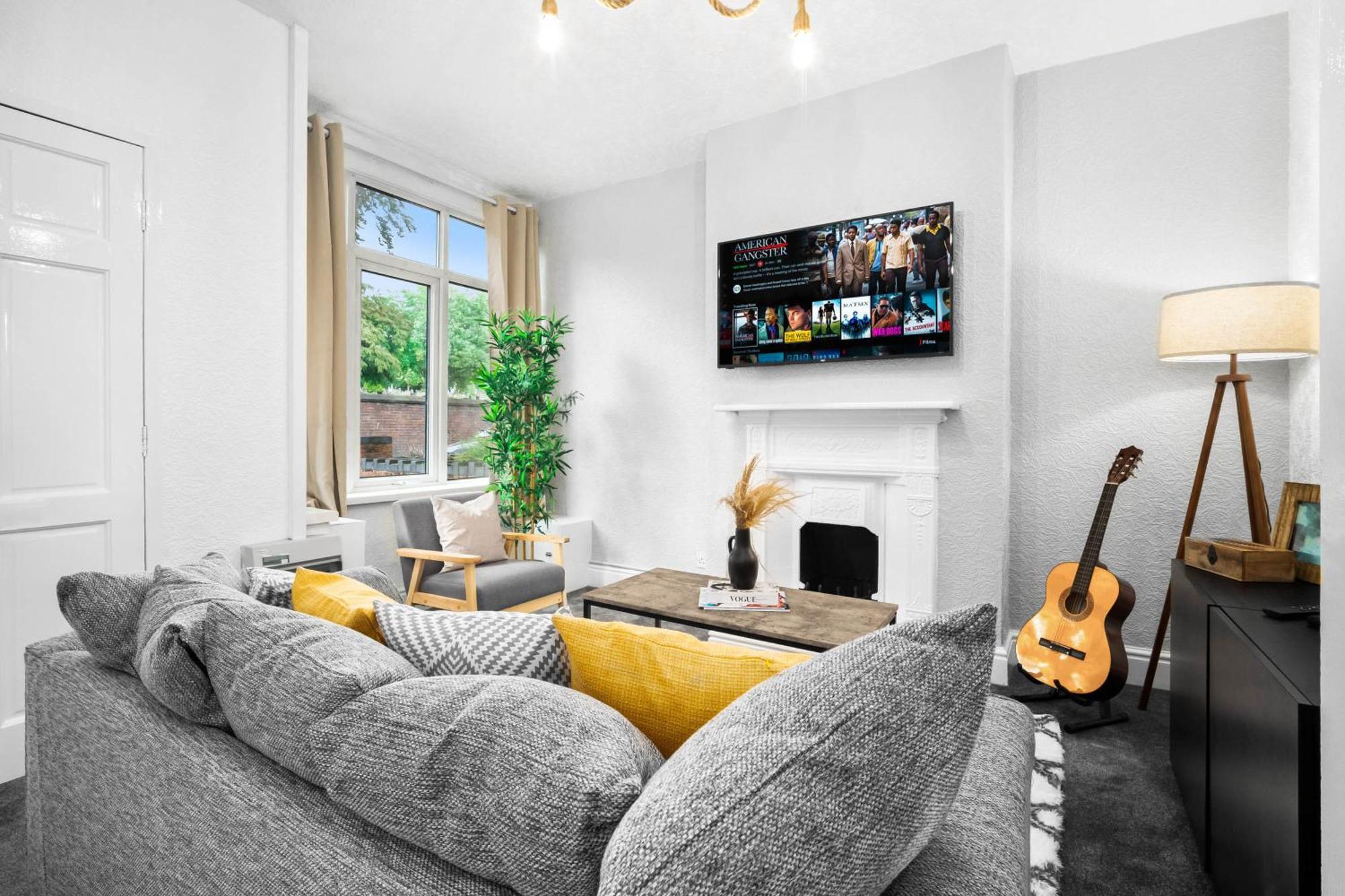 Stylish 3 Bedroom House - 6 Guests - Garden - Parking - Netflix - Wifi - 17M Бирмингам Екстериор снимка