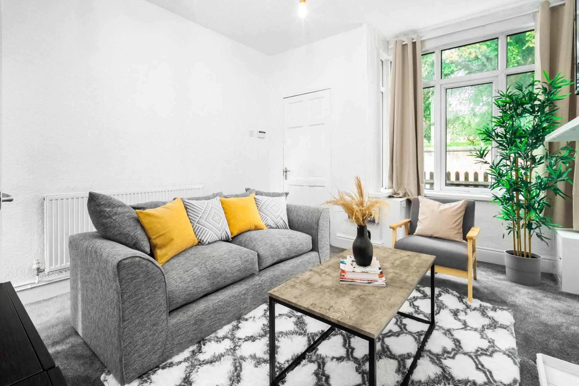Stylish 3 Bedroom House - 6 Guests - Garden - Parking - Netflix - Wifi - 17M Бирмингам Екстериор снимка